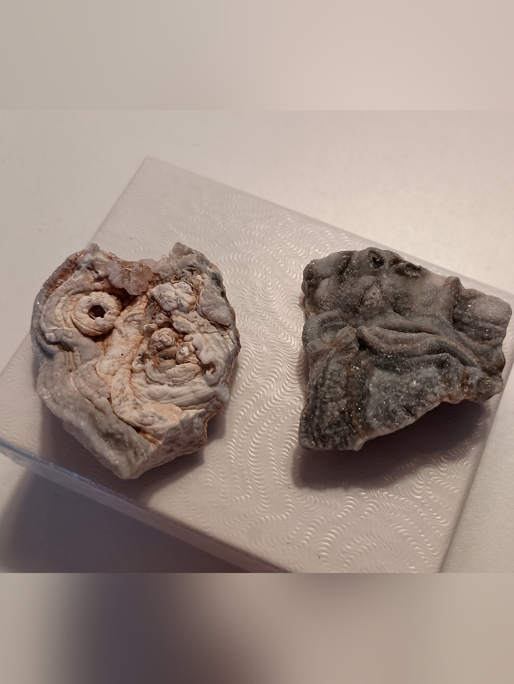 Pair of Decorative Agate/Chalcedony Mineral Specimens - White & Gray Tones
